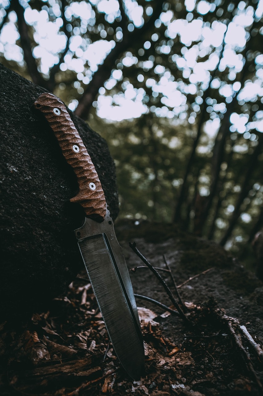 Quelles sont les particularités des couteaux de chasse Japonais en damas